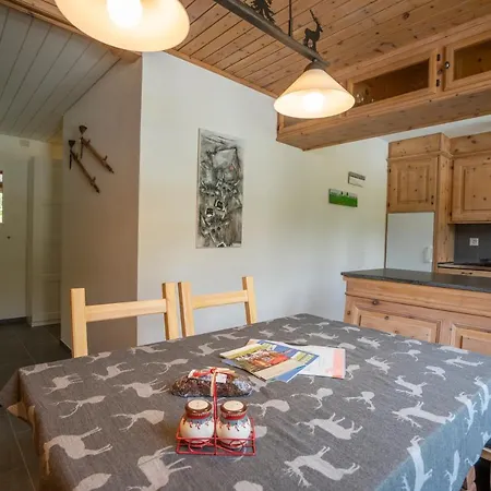 Aaa Allegra Rojo With Mountain View *