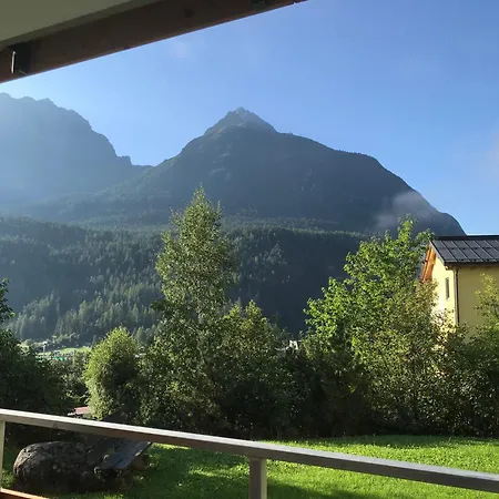 Aaa Allegra Rojo With Mountain View *