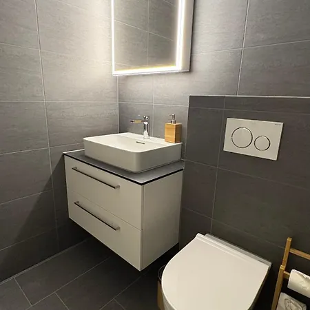 Aaa Allegra Rojo With Mountain View