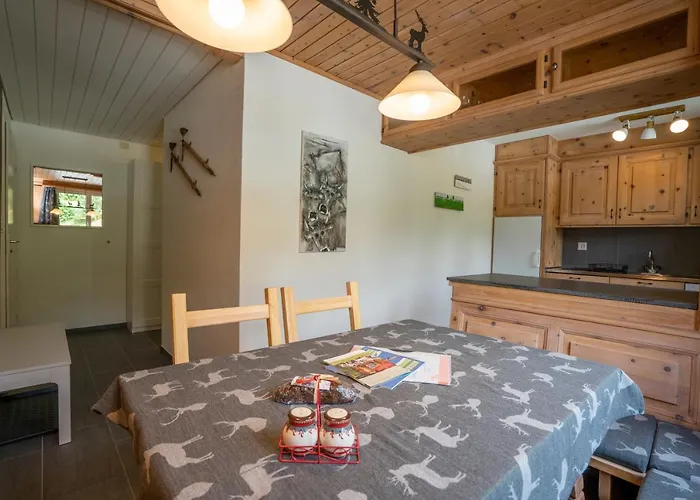 Aaa Allegra Rojo With Mountain View *