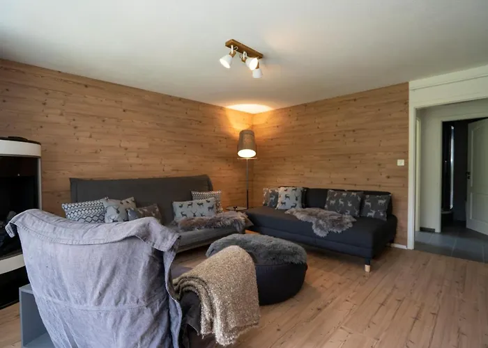 Aaa Allegra Rojo With Mountain View