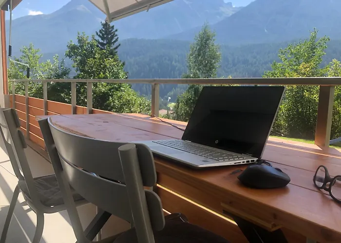 Aaa Allegra Rojo With Mountain View *