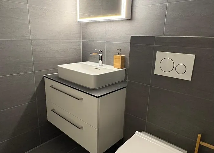 Aaa Allegra Rojo With Mountain View