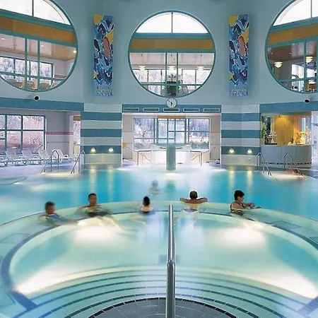 Aaa Allegra Rojo With Mountain View