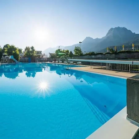 Aaa Allegra Rojo With Mountain View