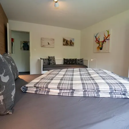 Aaa Allegra Rojo With Mountain View 스쿠올