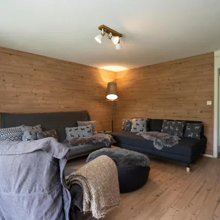 Aaa Allegra Rojo With Mountain View